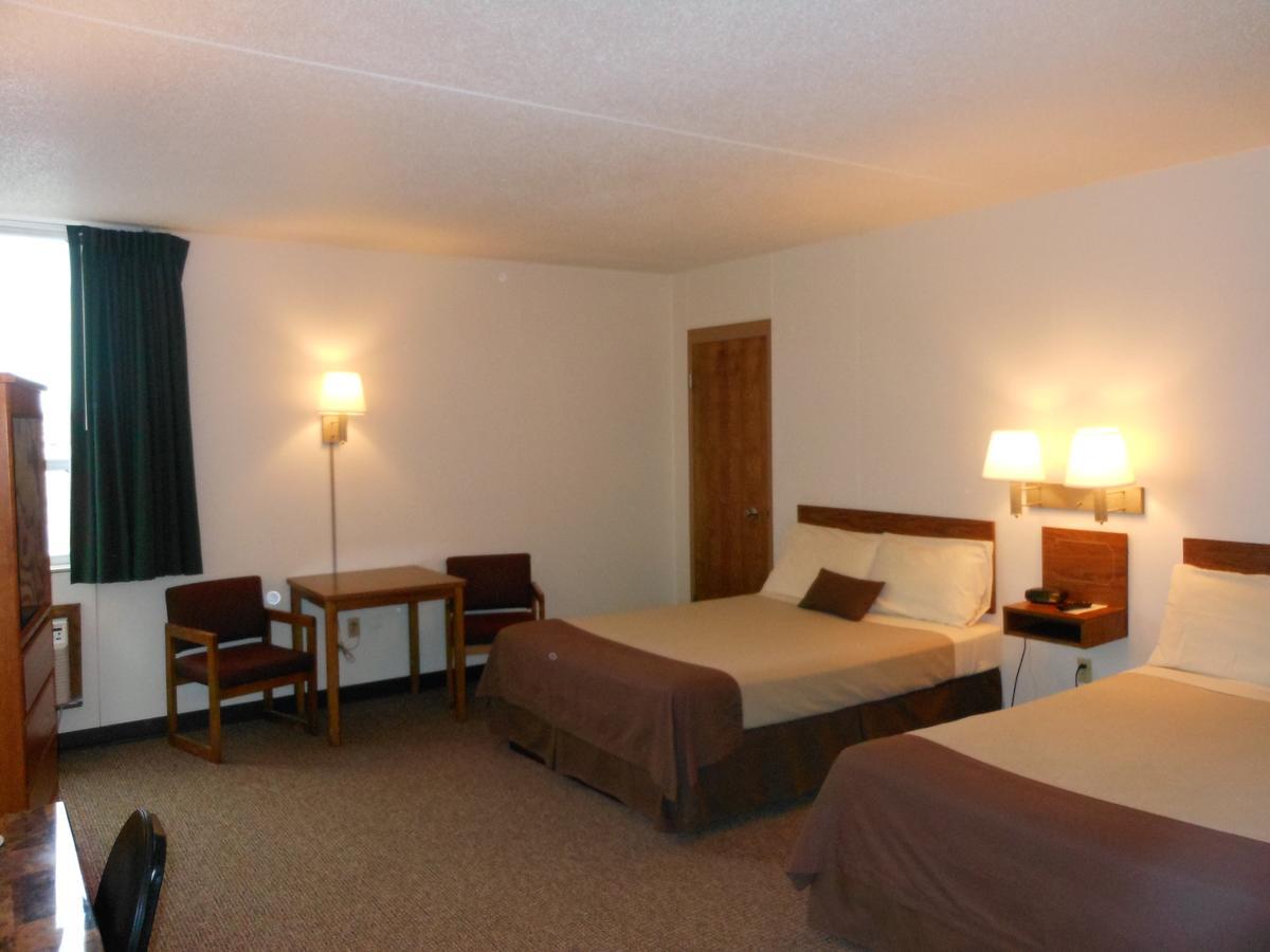 Devils Lake Great American Inn & Suites מראה חיצוני תמונה
