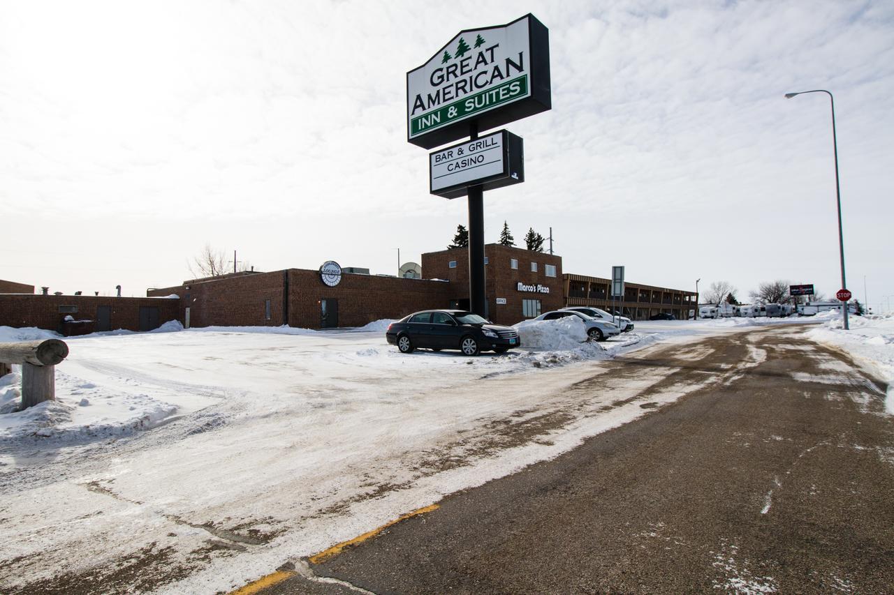 Devils Lake Great American Inn & Suites מראה חיצוני תמונה